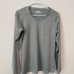 Columbia Women's Long Sleeve V-Neck Top - Light Gray - Size M